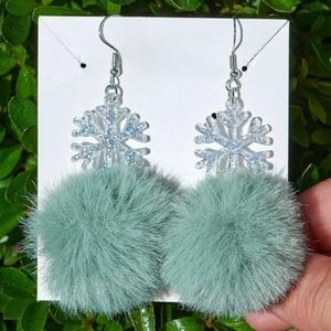 Pom Pom snowflake earrings
